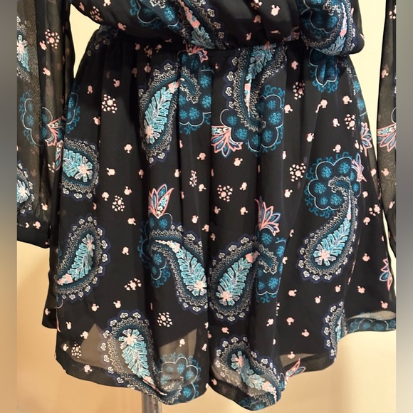 Express Black, Blues & Pinks Sheer Wrap Paisley Summer Romper Great Cond… - Picture 2 of 13